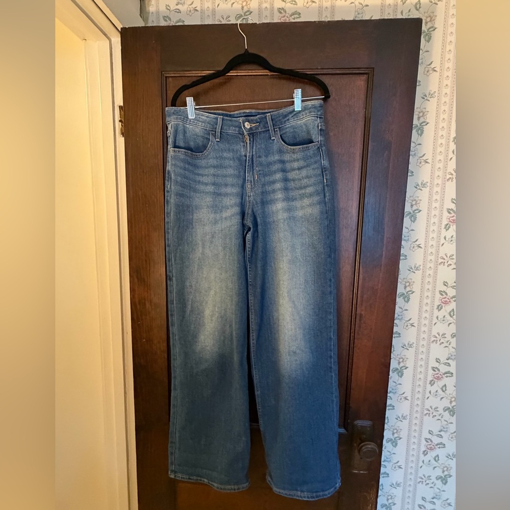 Old Navy High-Rise WOW Wide-Leg Jeans – Size 10 – Soft Mid-Blue Wash